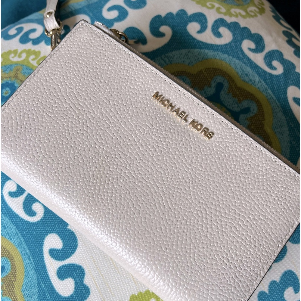 Michael Kors white wristlet/wallet